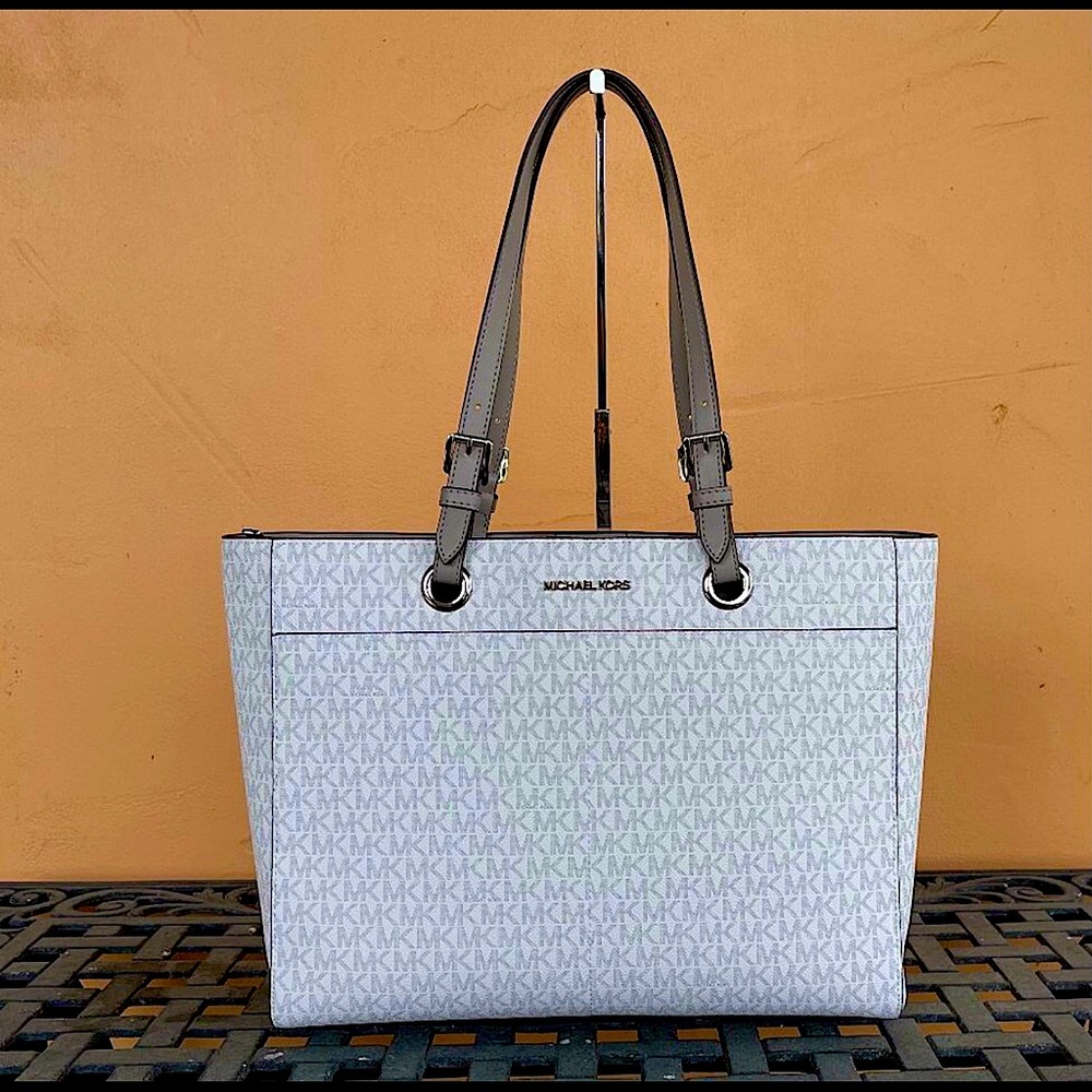 New MK stunning purse.